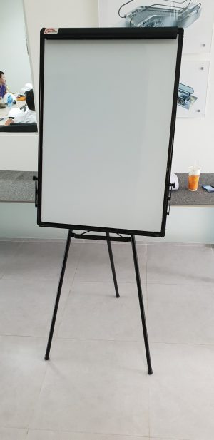 Bảng flipchart 3 chân Silicon FB33 (600X900)